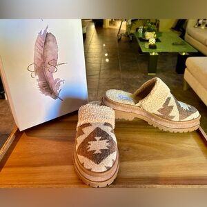 NIB Jessica Simpson Women's Aztec Boho Slip On Faux Fur Ebiyra Mules Size 7.5
